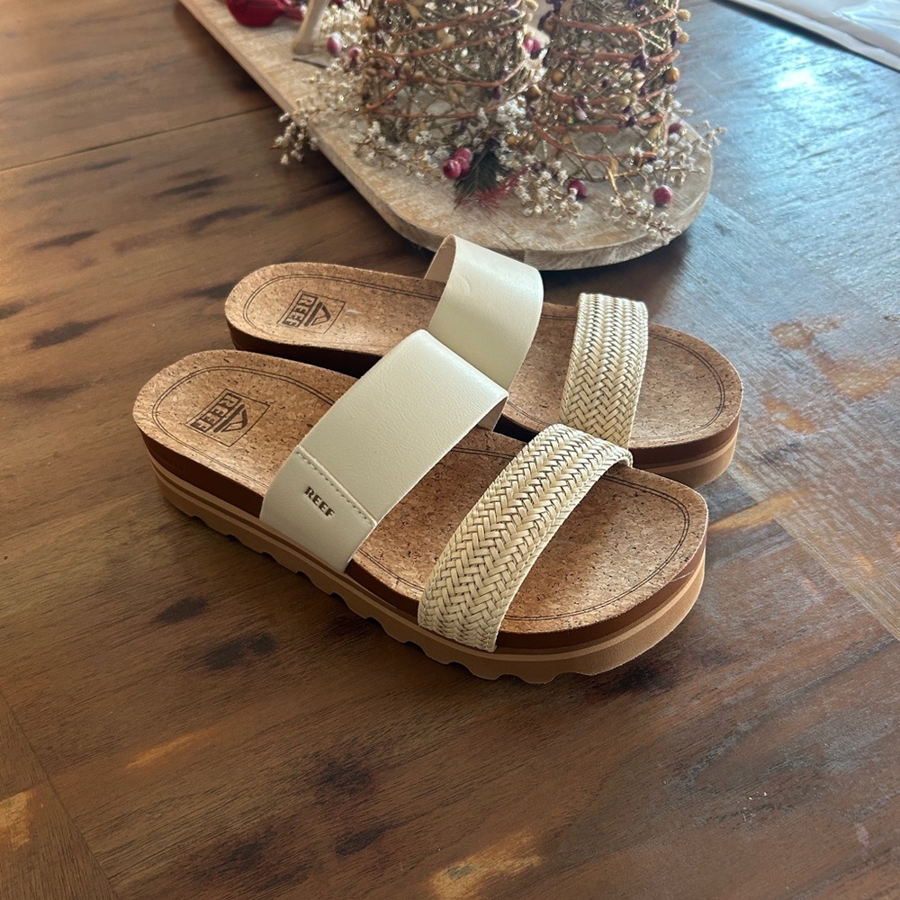 Reef Women's Cream and Tan Sandals